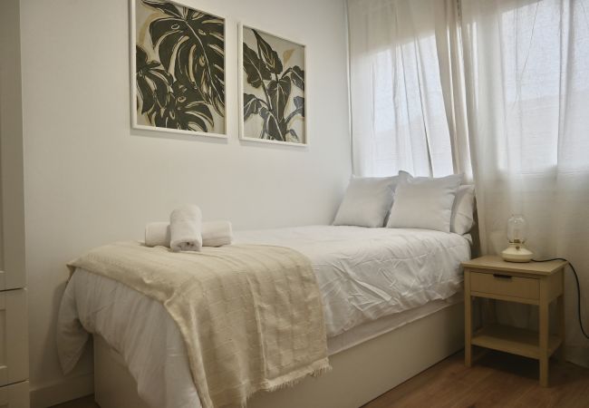 Apartamento en Madrid - Encantadora Vivienda de 3 Dormitorios descubre el Confort que Estabas Buscando DSA434D