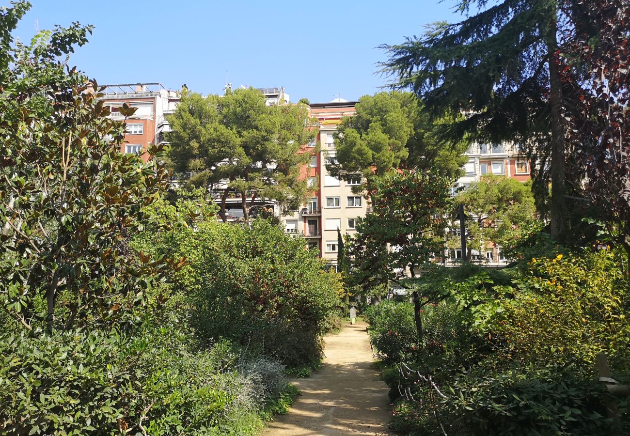 Apartamento en Barcelona - Lightly, quiet, and central apartment with balcony