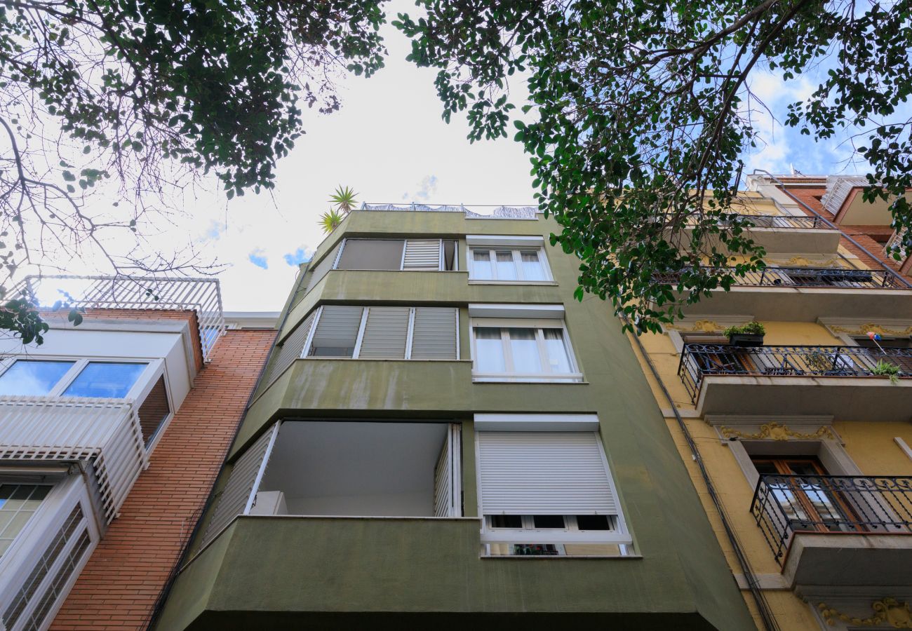 Apartamento en Barcelona - Lightly, quiet, and central apartment with balcony