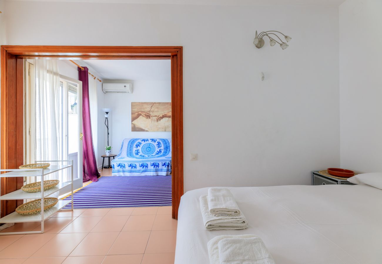 Apartamento en Barcelona - Lightly, quiet, and central apartment with balcony