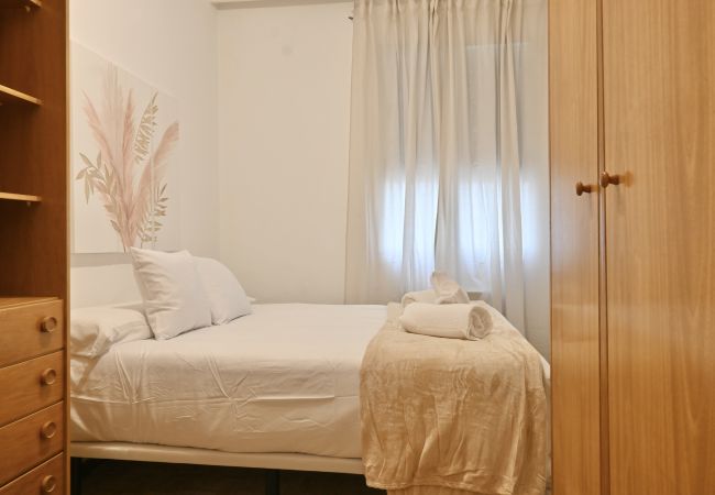Apartamento en Madrid - Apartamento de Cuatro Dormitorios en el Bohemio Barrio de Malasaña VLD13