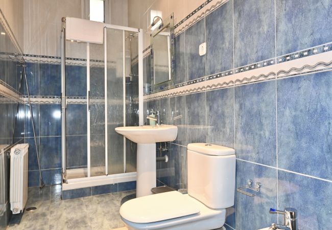 Apartamento en Madrid - Apartamento de Cuatro Dormitorios en el Bohemio Barrio de Malasaña VLD13