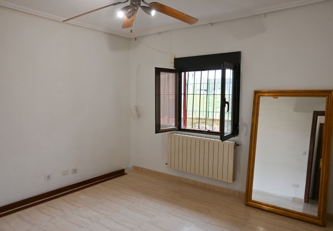 Apartamento en Madrid - M (AMU10)  Amplia Vivienda de dos dormitorios en el barrio Fuencarral