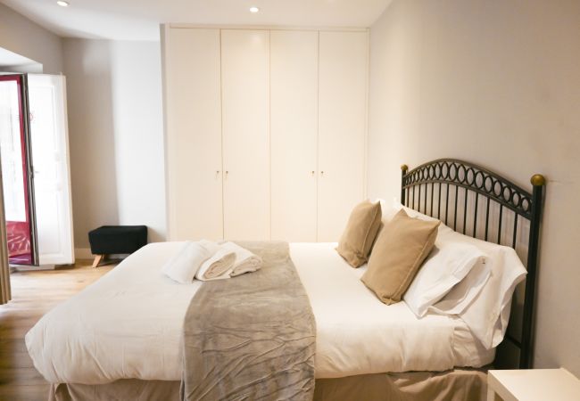 Apartamento en Madrid - M (CAB36) Céntrica y amplia vivienda de 4 dormitorios en La Latina