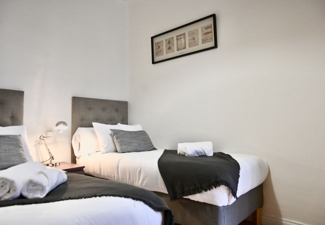 Apartamento en Madrid - M (CUB23) Céntrica y amplia vivienda de 3 dormitorios en las Cortes