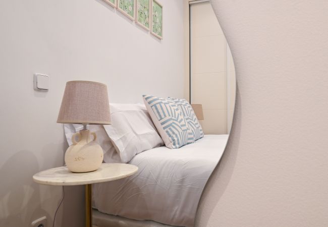 Apartamento en Madrid - Encantador Apartamento de 2 Dormitorios en el Vibrante Barrio de Malasaña  ECL2ºB