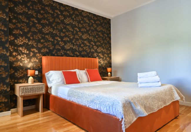 Apartamento en Madrid - Apartamento Espacioso de Tres Dormitorios a pocos minutos del Bernabeu en Madrid ORE51 