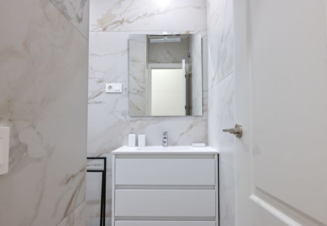 Estudio en Madrid - M (EST23) Céntrico y Luminoso Estudio Duplex en Ma Estudio en Madrid - M (EST23) Céntrico y Luminoso Estudio Duplex en Ma