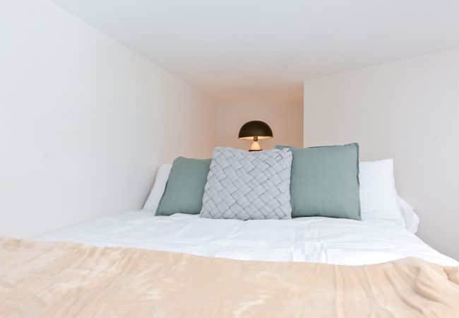 Estudio en Madrid - M (EST23) Céntrico y Luminoso Estudio Duplex en Ma Estudio en Madrid - M (EST23) Céntrico y Luminoso Estudio Duplex en Ma