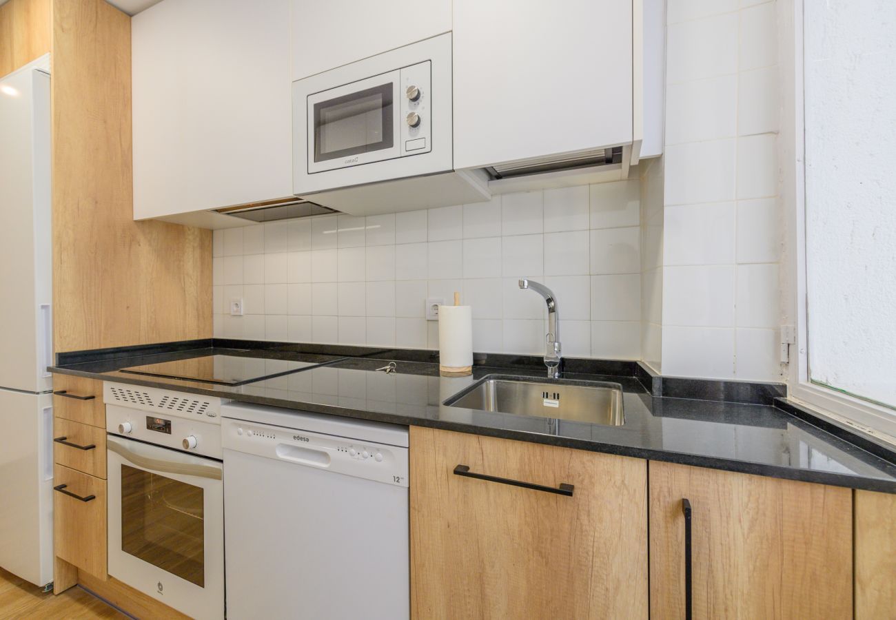 Alquiler por habitaciones en Madrid - M (SAP35C) Acogedora habitación con cama ind