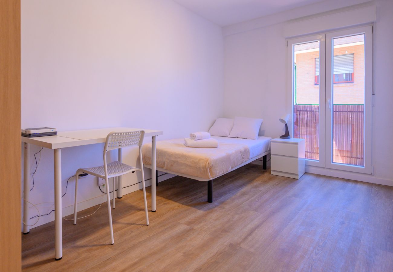 Alquiler por habitaciones en Madrid - M (SAP35C) Acogedora habitación con cama ind