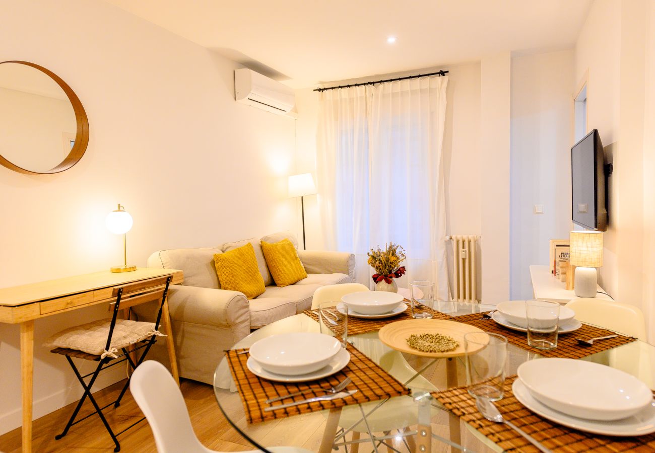 Apartamento en Madrid - M (JAM471B)Apartamento Luminoso con Balcón en el C