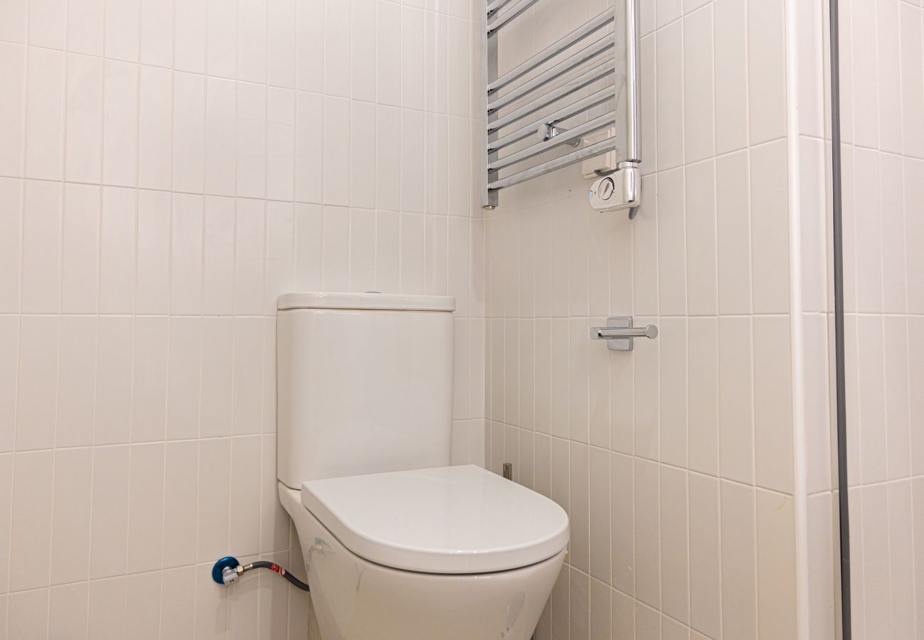 Estudio en Madrid - M (DEL291º4)El Capricho: Tu Refugio en Madrid con