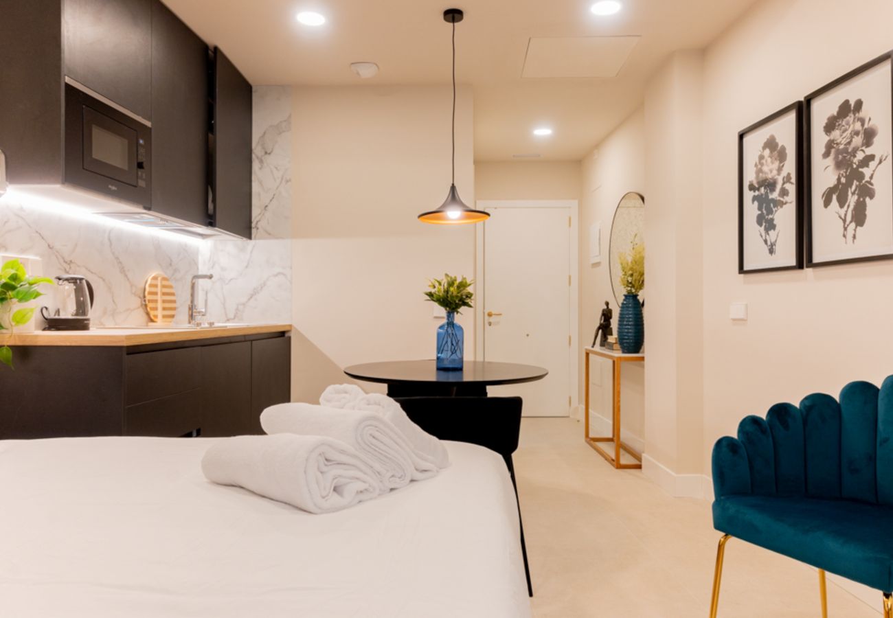 Estudio en Madrid - M (DEL291º6)Estudio Oriente – Diseño y confort en