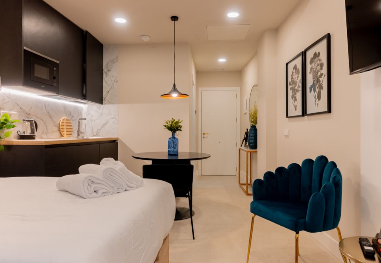 Estudio en Madrid - M (DEL291º6)Estudio Oriente – Diseño y confort en