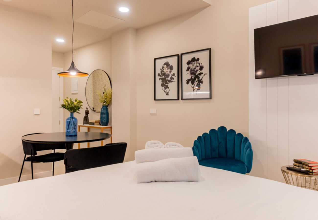 Estudio en Madrid - M (DEL291º6)Estudio Oriente – Diseño y confort en