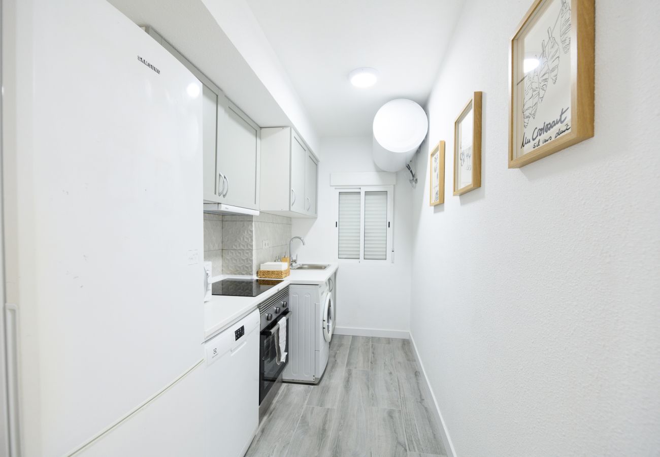 Apartamento en Madrid - M (PNE284D) Confort y Estilo en un Piso con Terraz
