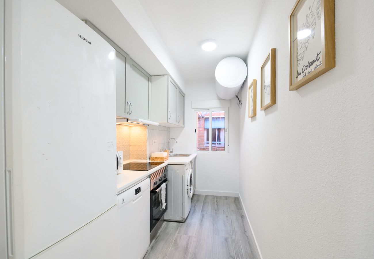 Apartamento en Madrid - M (PNE284D) Confort y Estilo en un Piso con Terraz