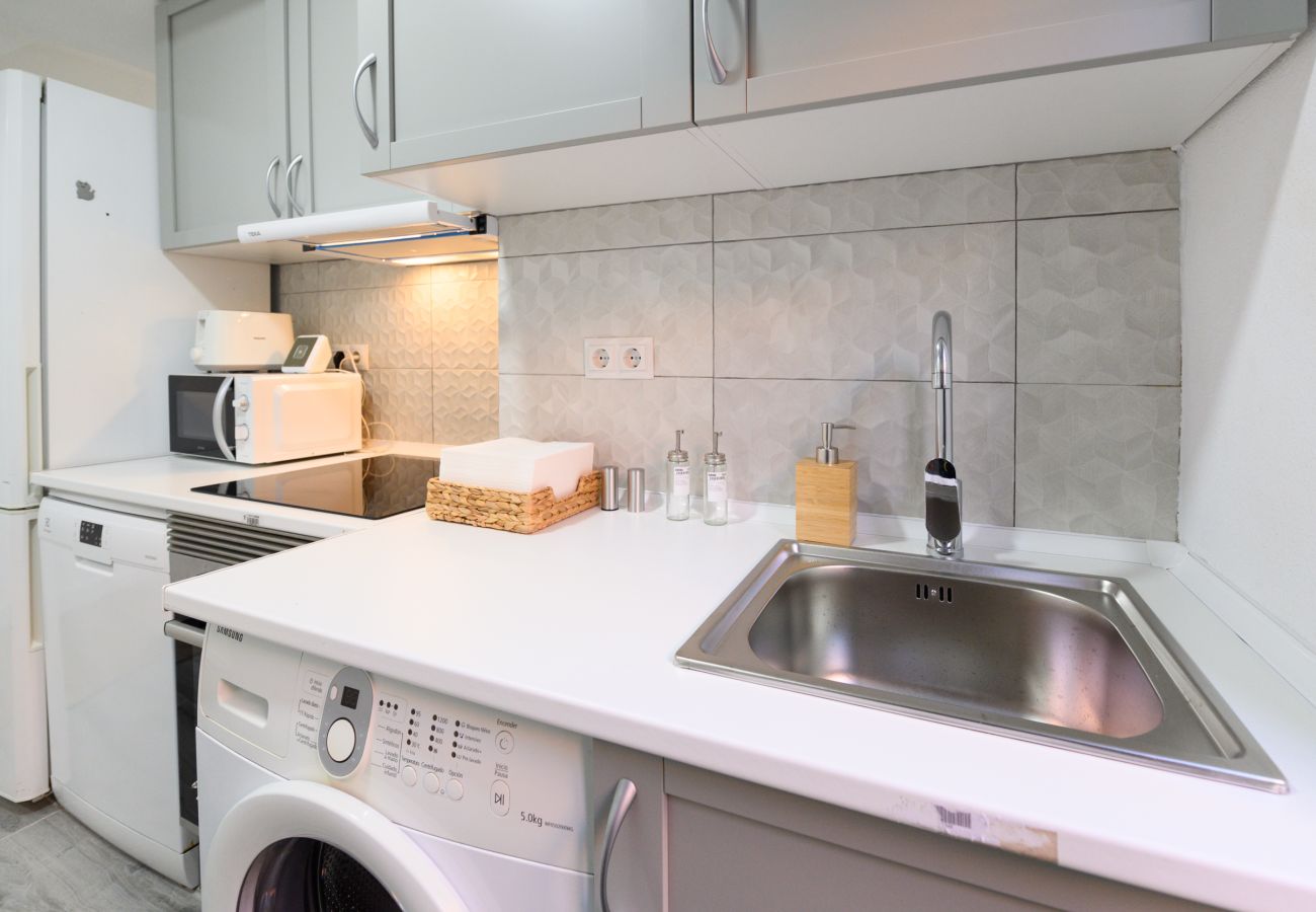 Apartamento en Madrid - M (PNE284D) Confort y Estilo en un Piso con Terraz
