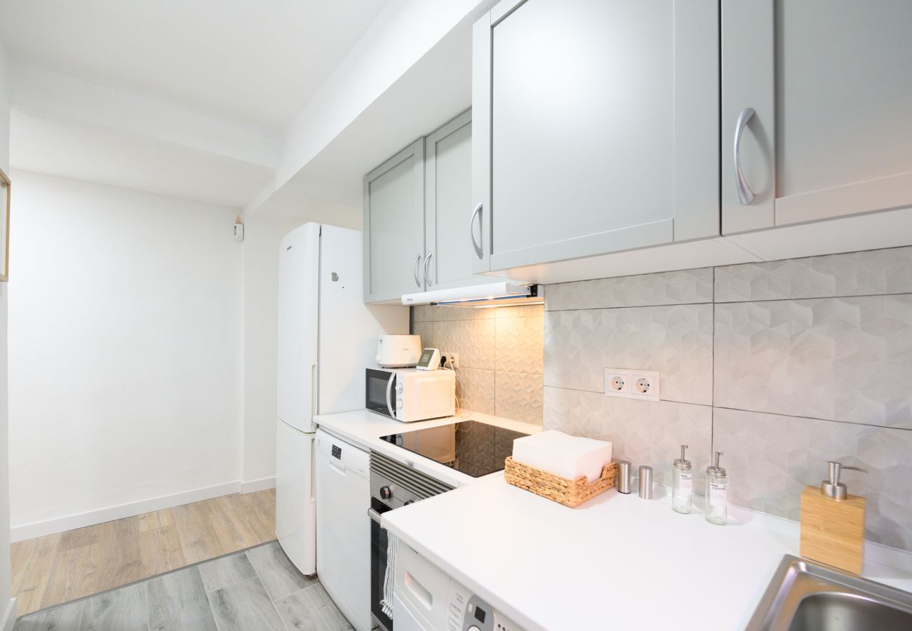 Apartamento en Madrid - M (PNE284D) Confort y Estilo en un Piso con Terraz