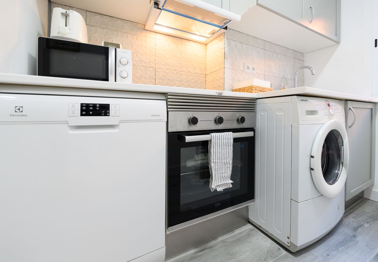 Apartamento en Madrid - M (PNE284D) Confort y Estilo en un Piso con Terraz