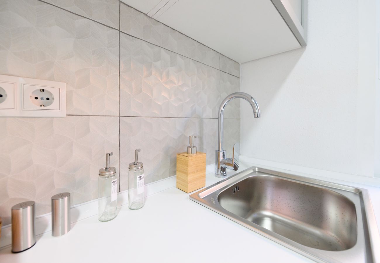 Apartamento en Madrid - M (PNE284D) Confort y Estilo en un Piso con Terraz
