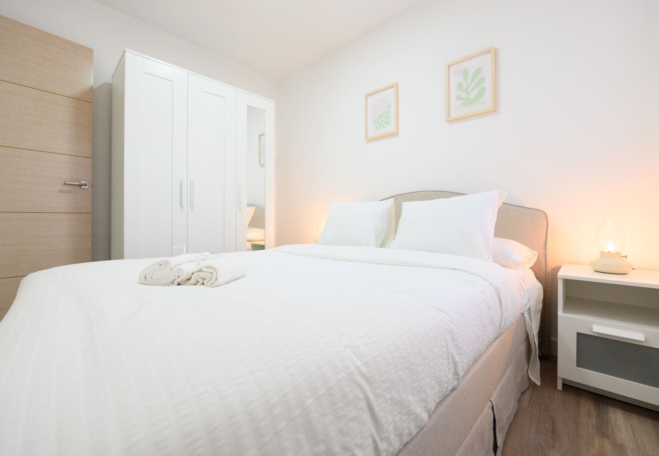 Apartamento en Madrid - M (PNE284D) Confort y Estilo en un Piso con Terraz