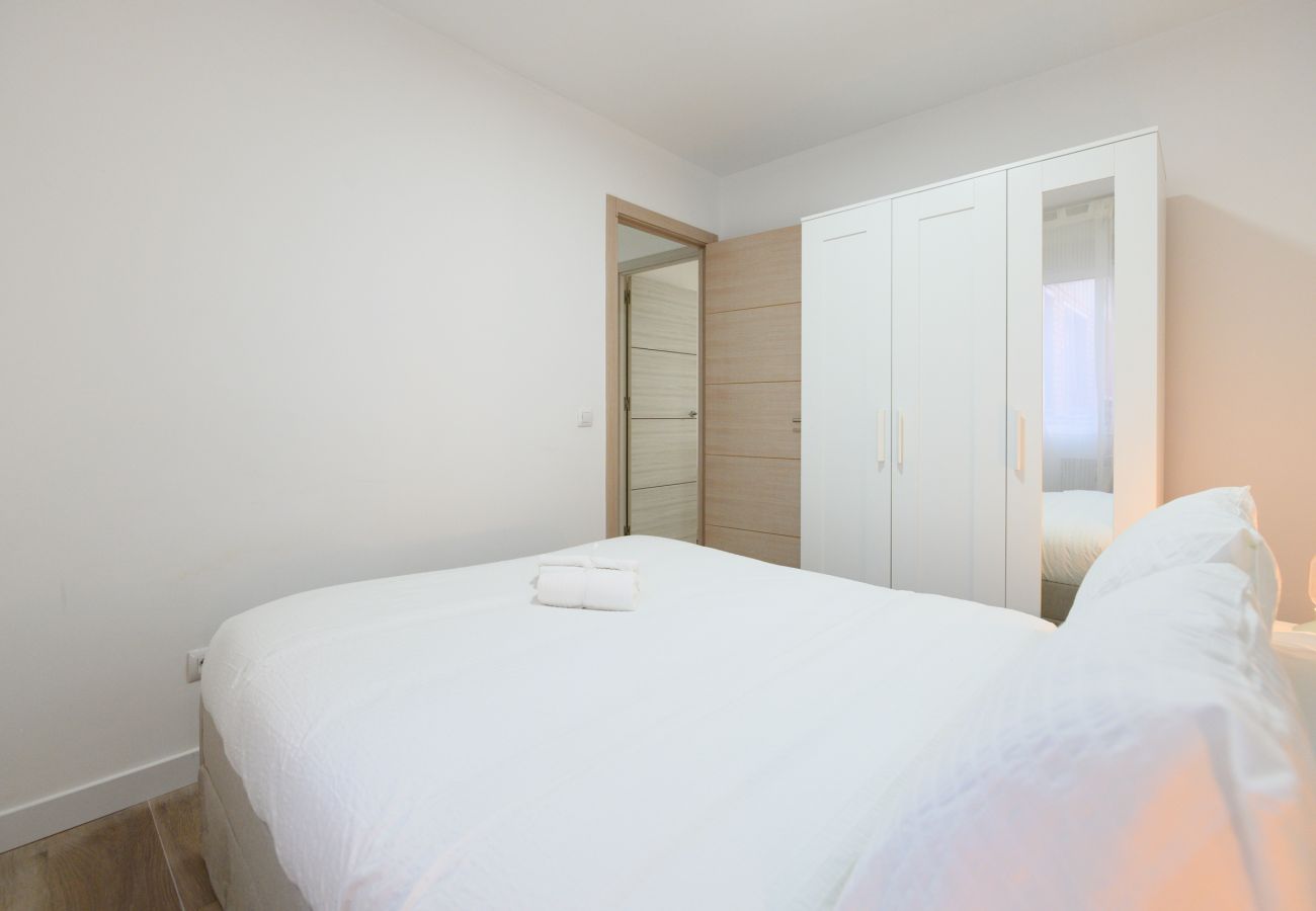 Apartamento en Madrid - M (PNE284D) Confort y Estilo en un Piso con Terraz