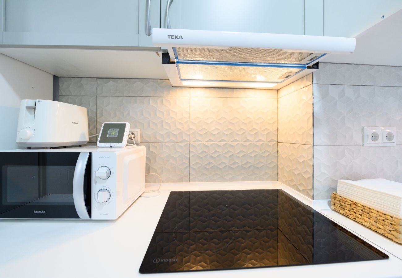 Apartamento en Madrid - M (PNE284D) Confort y Estilo en un Piso con Terraz