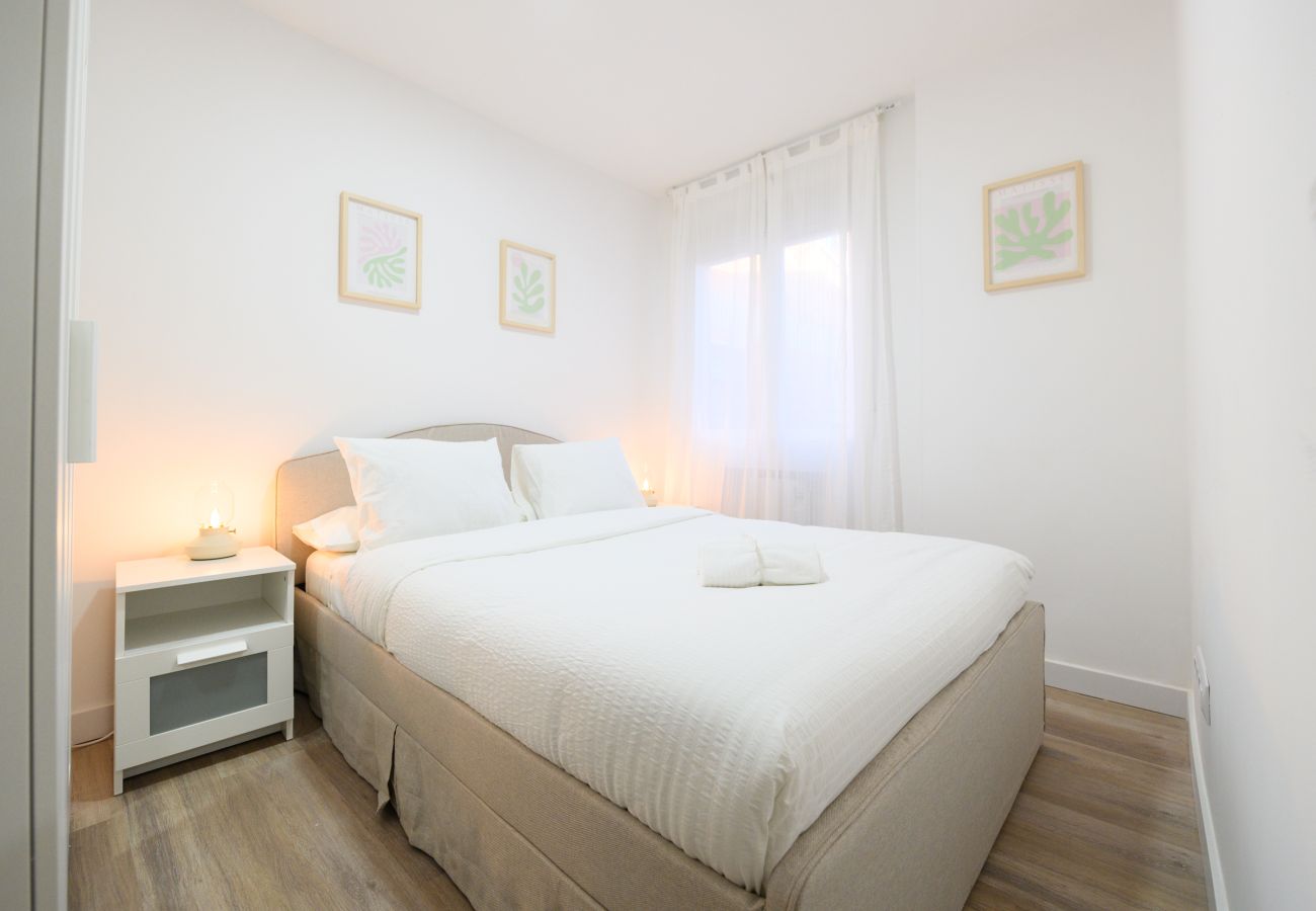 Apartamento en Madrid - M (PNE284D) Confort y Estilo en un Piso con Terraz