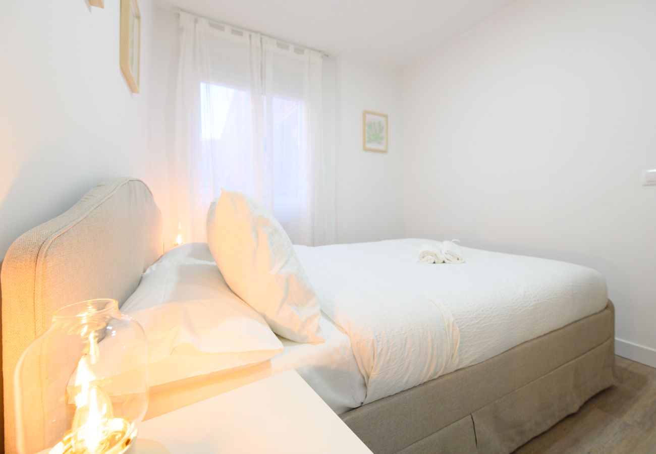 Apartamento en Madrid - M (PNE284D) Confort y Estilo en un Piso con Terraz