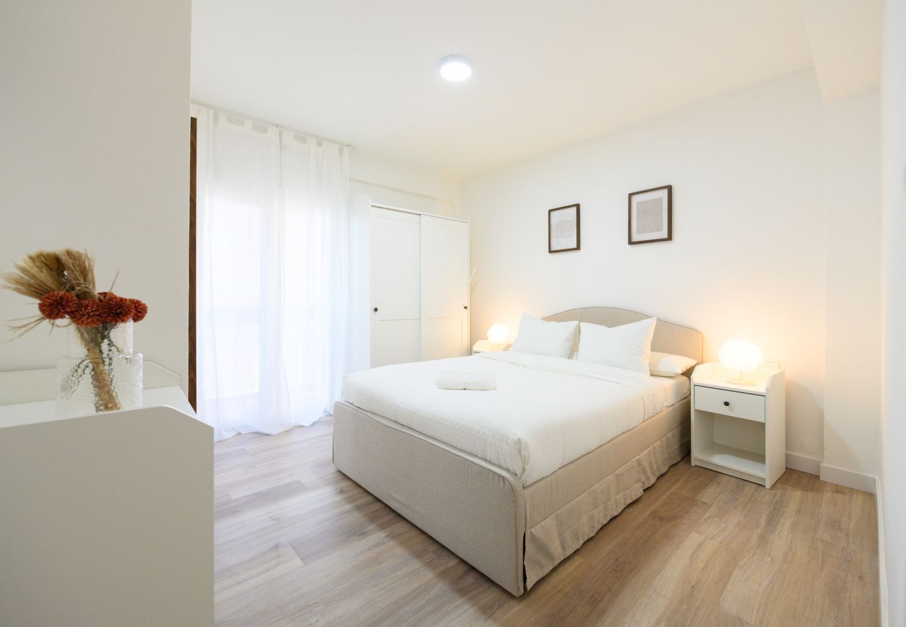 Apartamento en Madrid - M (PNE284D) Confort y Estilo en un Piso con Terraz