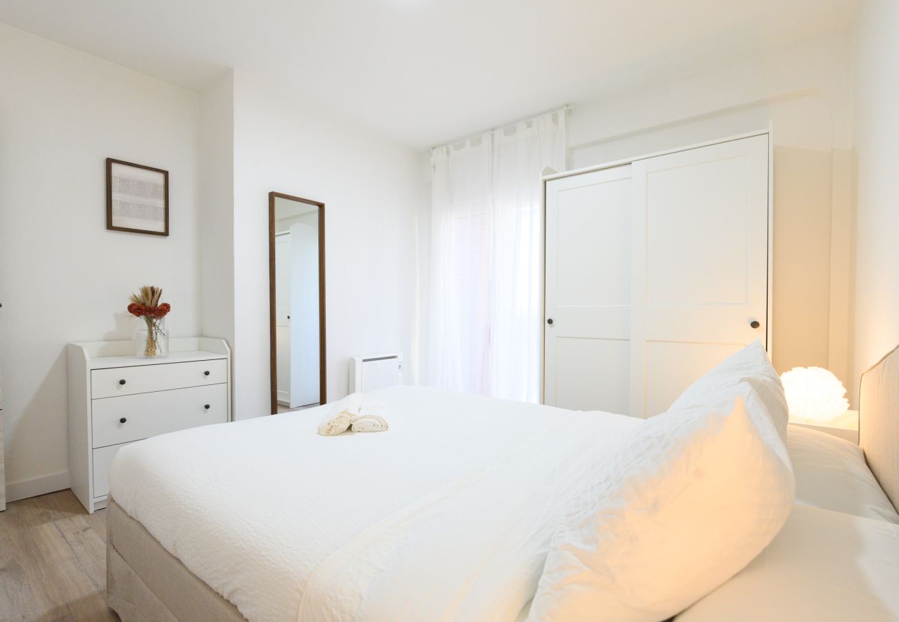 Apartamento en Madrid - M (PNE284D) Confort y Estilo en un Piso con Terraz
