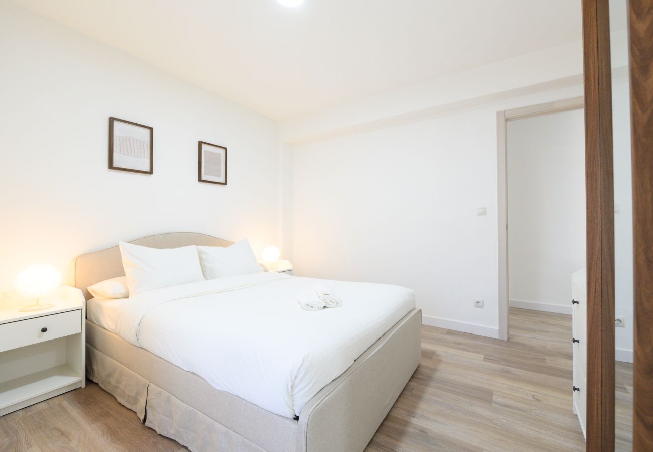 Apartamento en Madrid - M (PNE284D) Confort y Estilo en un Piso con Terraz