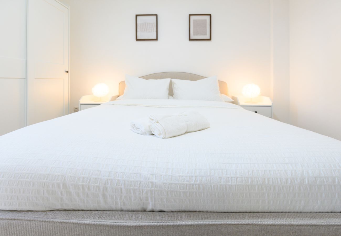 Apartamento en Madrid - M (PNE284D) Confort y Estilo en un Piso con Terraz