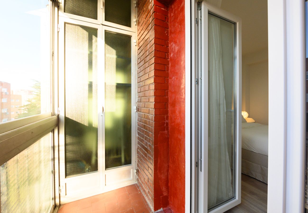 Apartamento en Madrid - M (PNE284D) Confort y Estilo en un Piso con Terraz