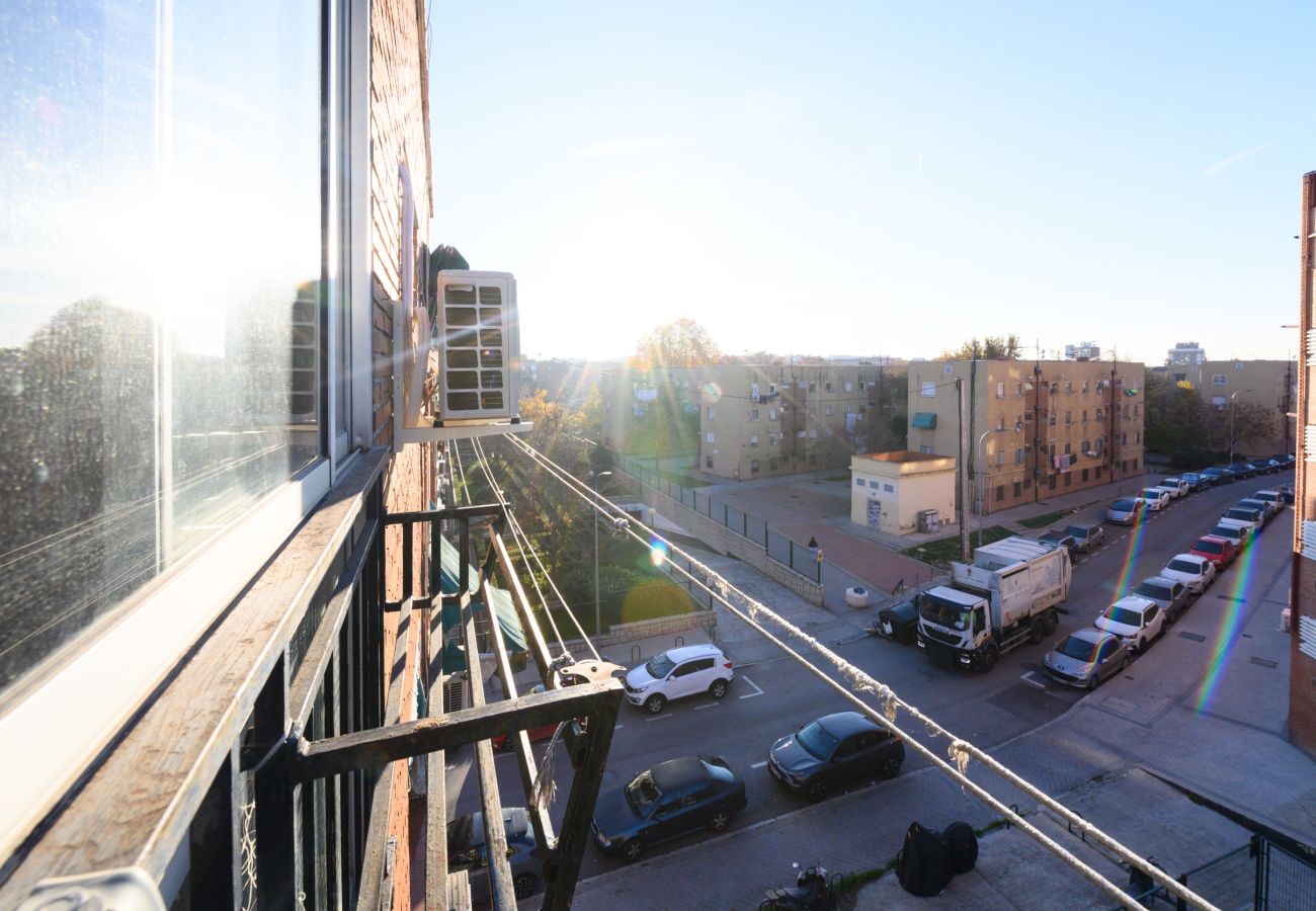 Apartamento en Madrid - M (PNE284D) Confort y Estilo en un Piso con Terraz