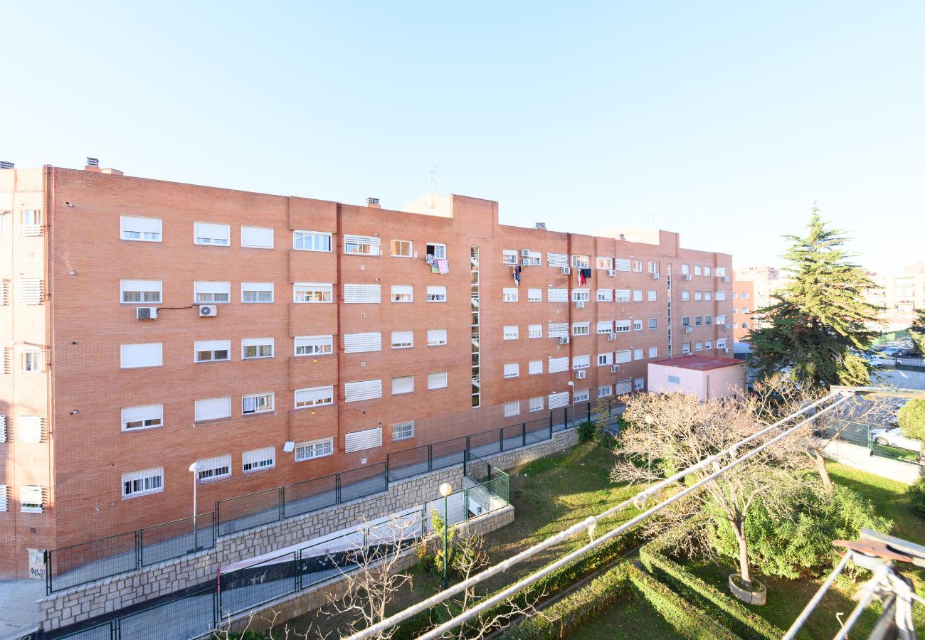 Apartamento en Madrid - M (PNE284D) Confort y Estilo en un Piso con Terraz