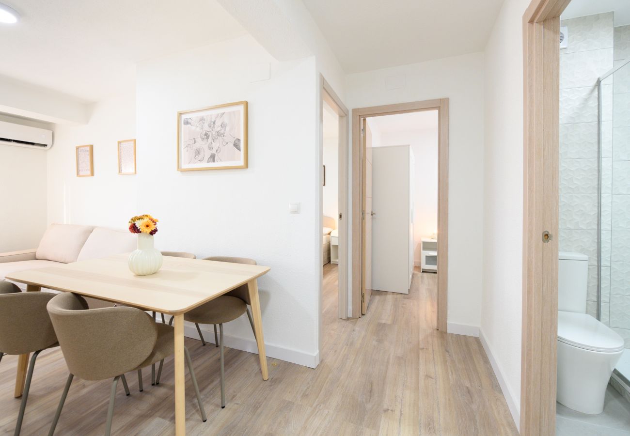 Apartamento en Madrid - M (PNE284D) Confort y Estilo en un Piso con Terraz