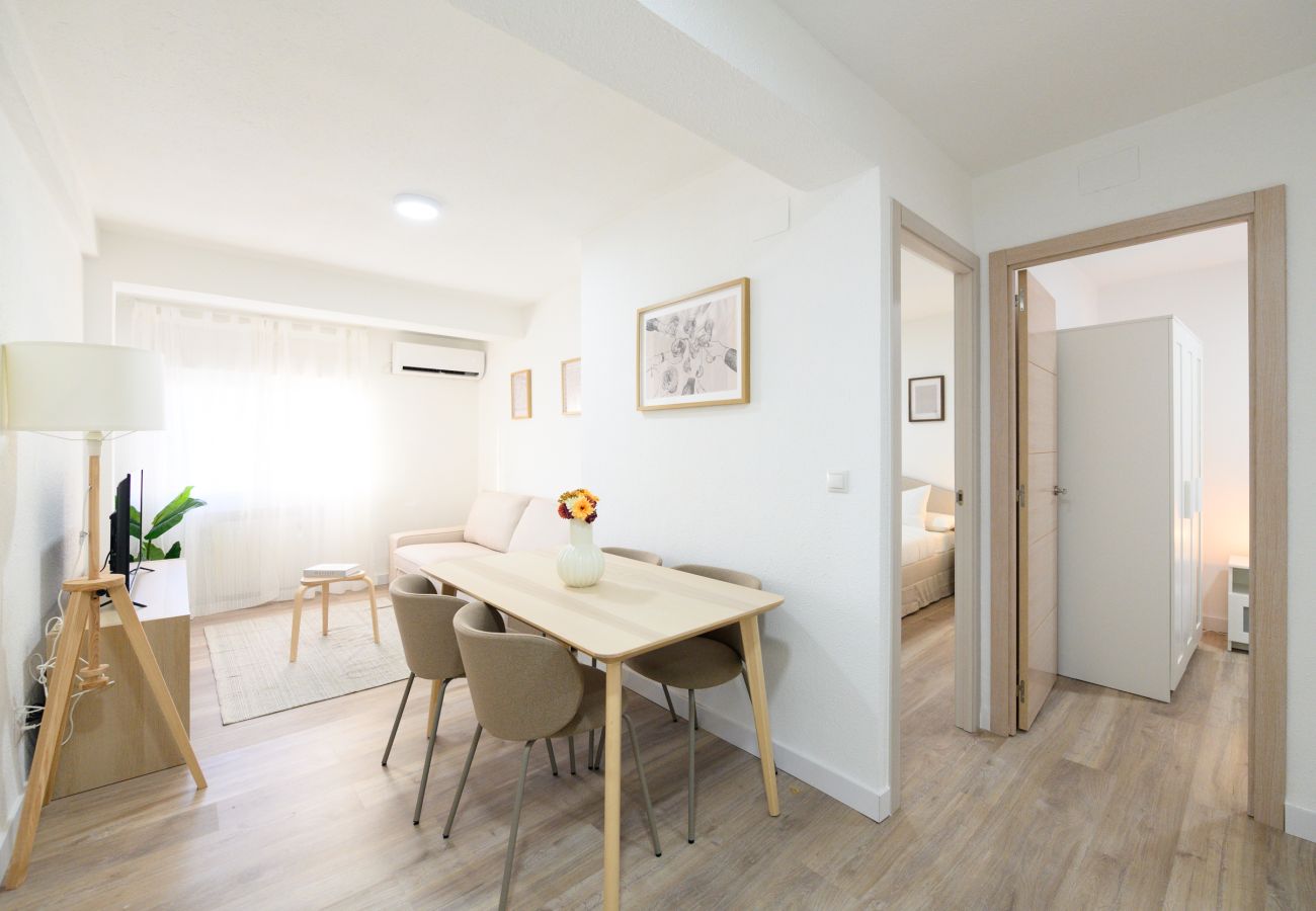 Apartamento en Madrid - M (PNE284D) Confort y Estilo en un Piso con Terraz