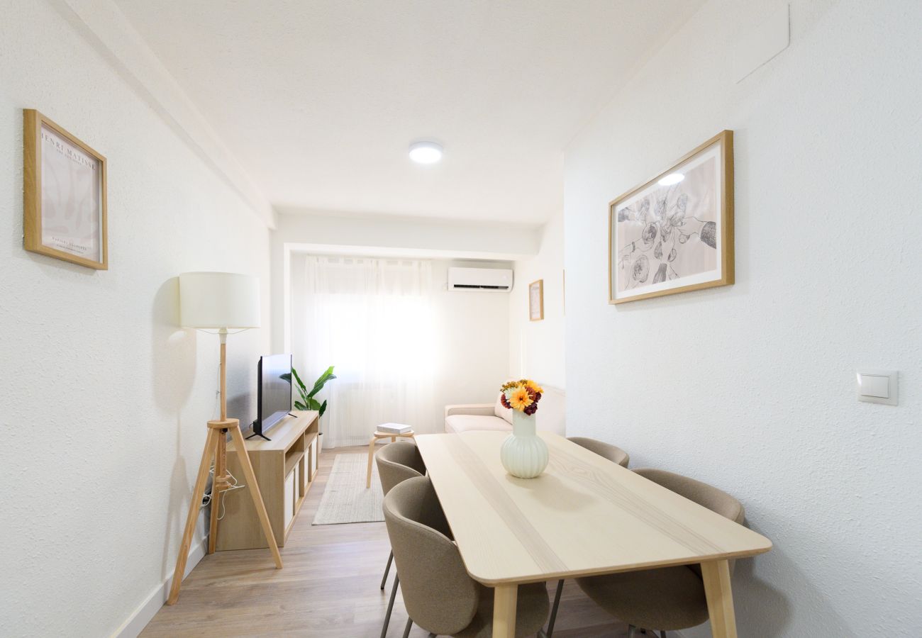 Apartamento en Madrid - M (PNE284D) Confort y Estilo en un Piso con Terraz