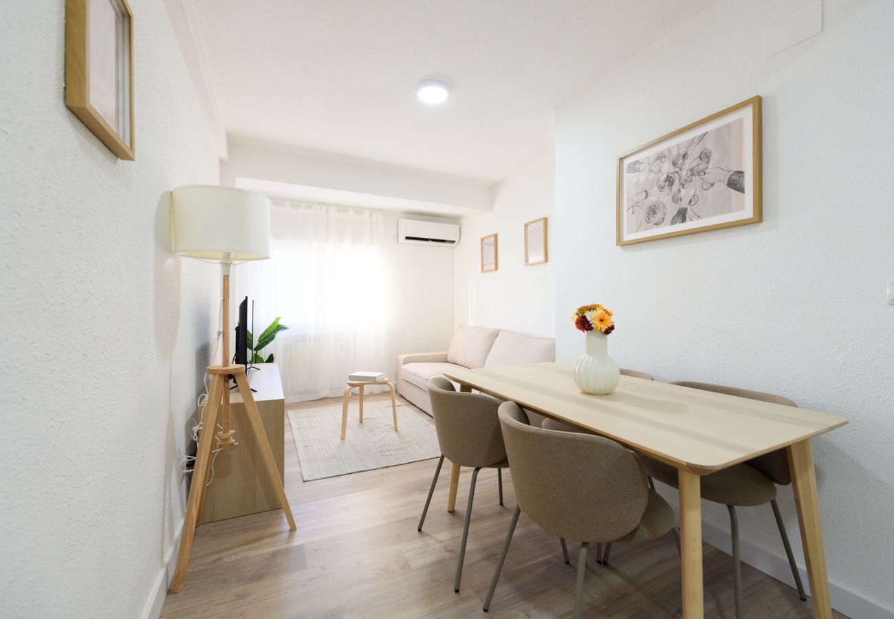 Apartamento en Madrid - M (PNE284D) Confort y Estilo en un Piso con Terraz