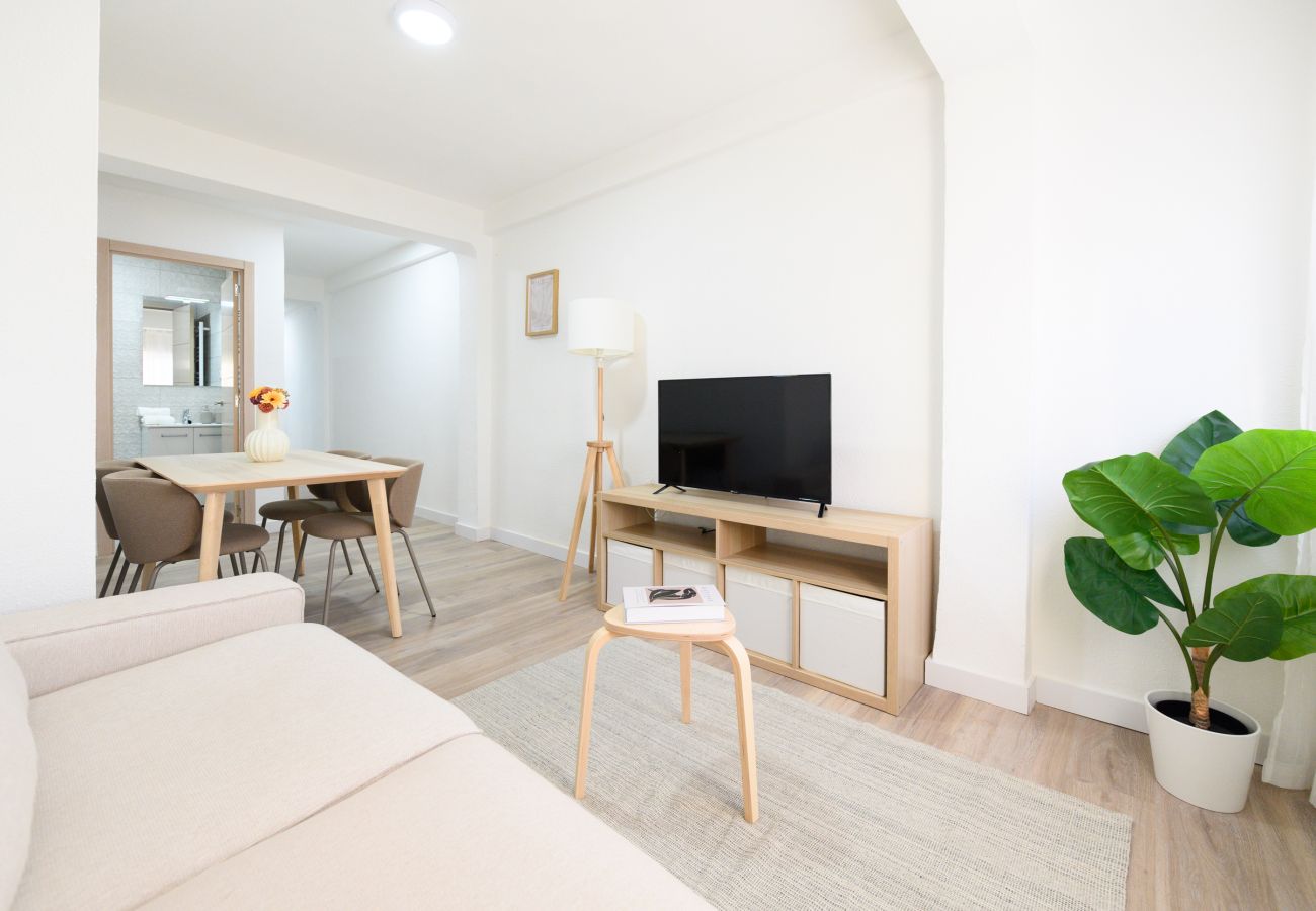 Apartamento en Madrid - M (PNE284D) Confort y Estilo en un Piso con Terraz