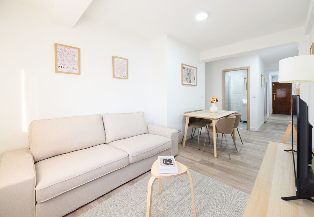 Apartamento en Madrid - M (PNE284D) Confort y Estilo en un Piso con Terraz