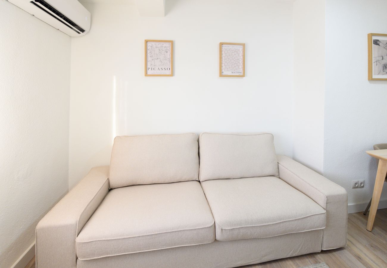 Apartamento en Madrid - M (PNE284D) Confort y Estilo en un Piso con Terraz