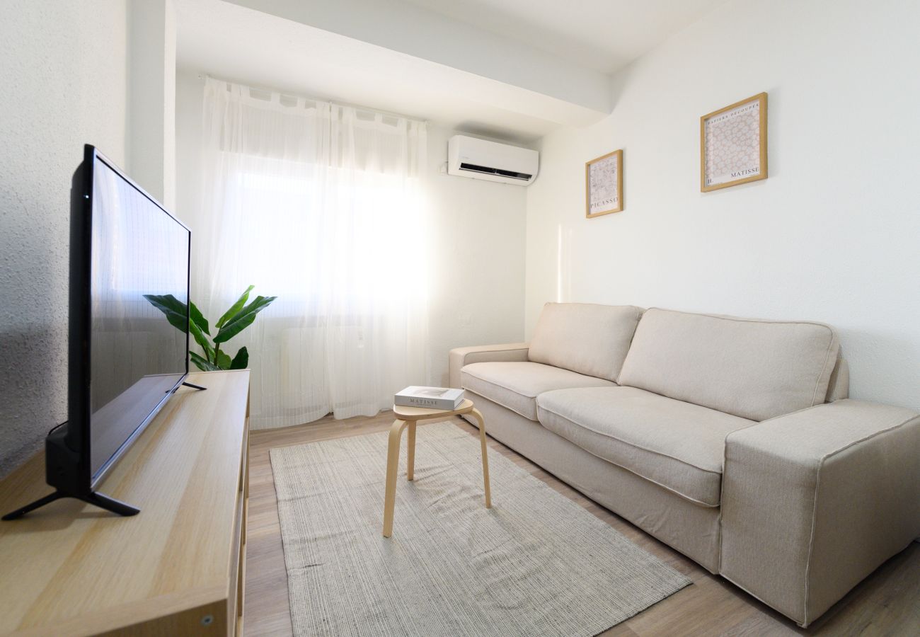 Apartamento en Madrid - M (PNE284D) Confort y Estilo en un Piso con Terraz