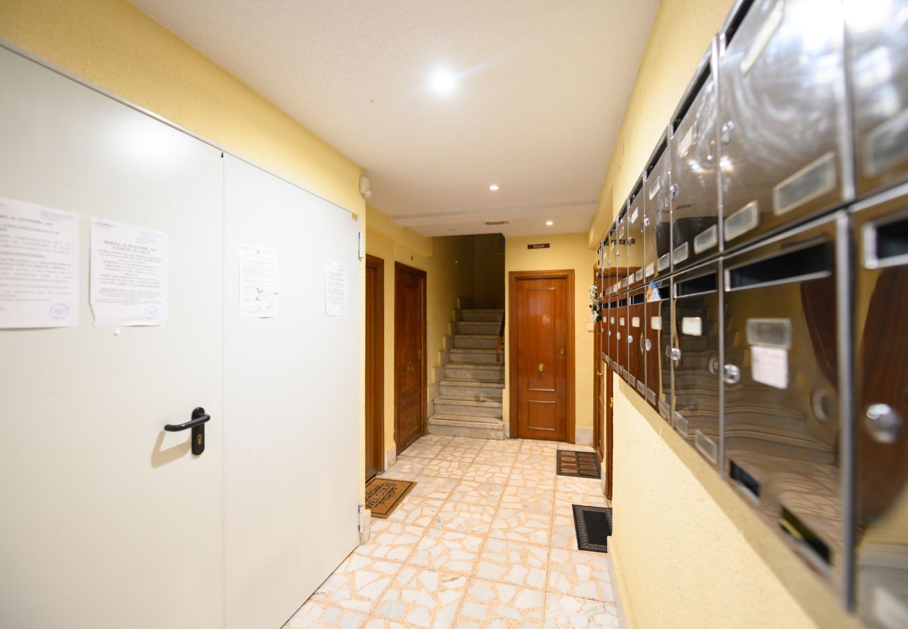 Apartamento en Madrid - M (PNE284D) Confort y Estilo en un Piso con Terraz