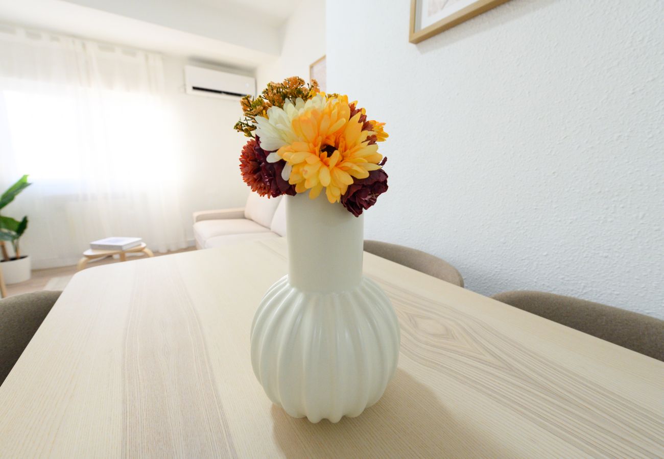 Apartamento en Madrid - M (PNE284D) Confort y Estilo en un Piso con Terraz