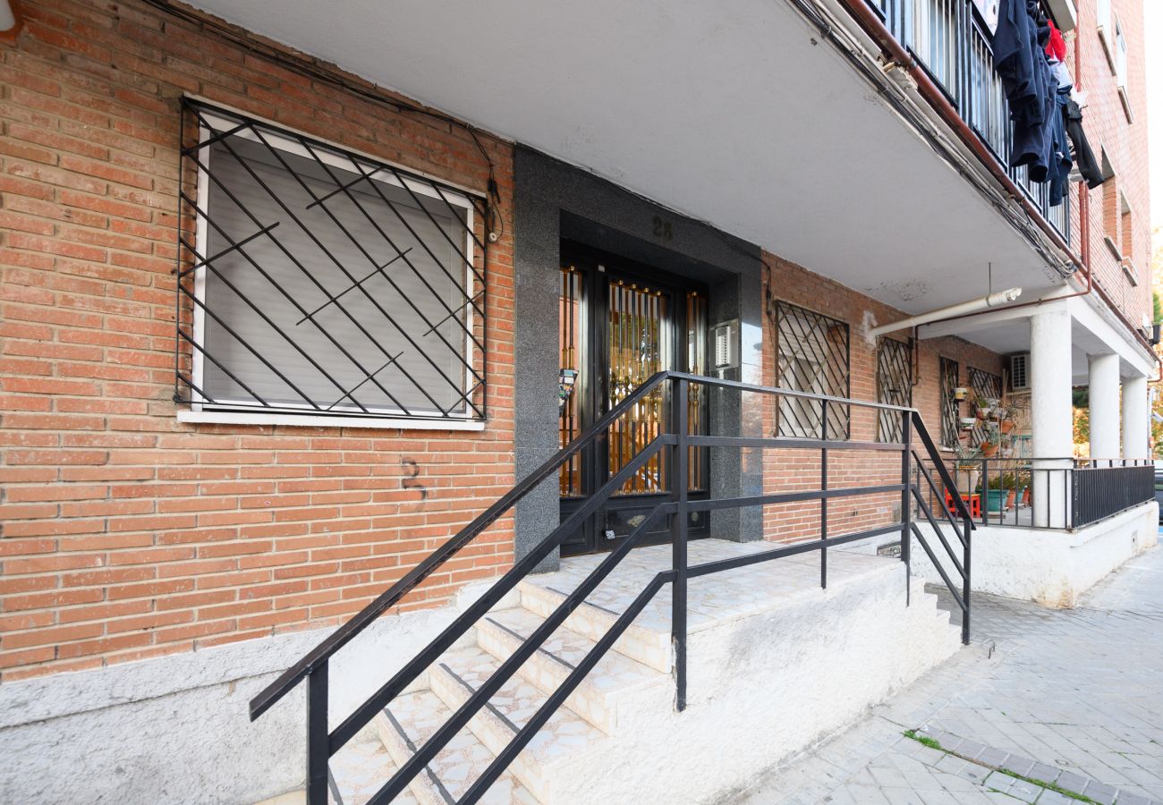 Apartamento en Madrid - M (PNE284D) Confort y Estilo en un Piso con Terraz
