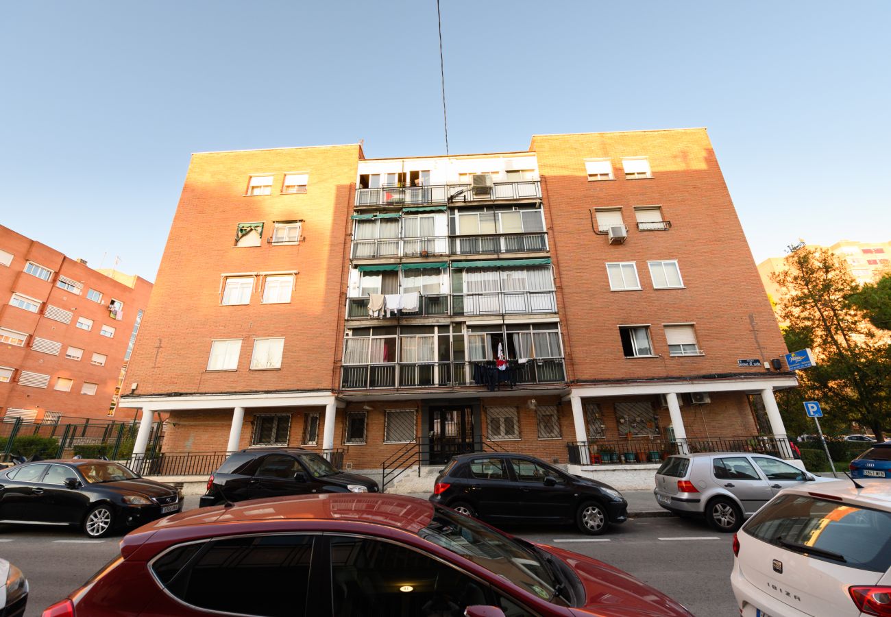 Apartamento en Madrid - M (PNE284D) Confort y Estilo en un Piso con Terraz